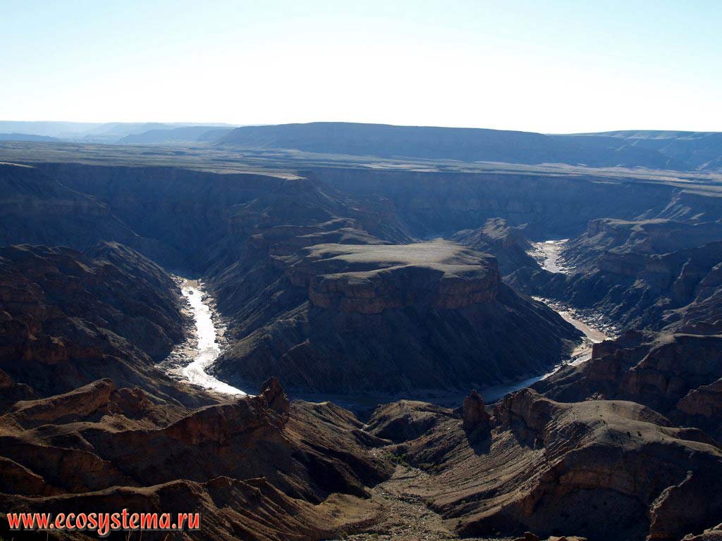  - (Fish River Canyon) -      (    ).
   - () -  () (Ai-Ais / Richterveld Transfrontier National Park),
- ,  