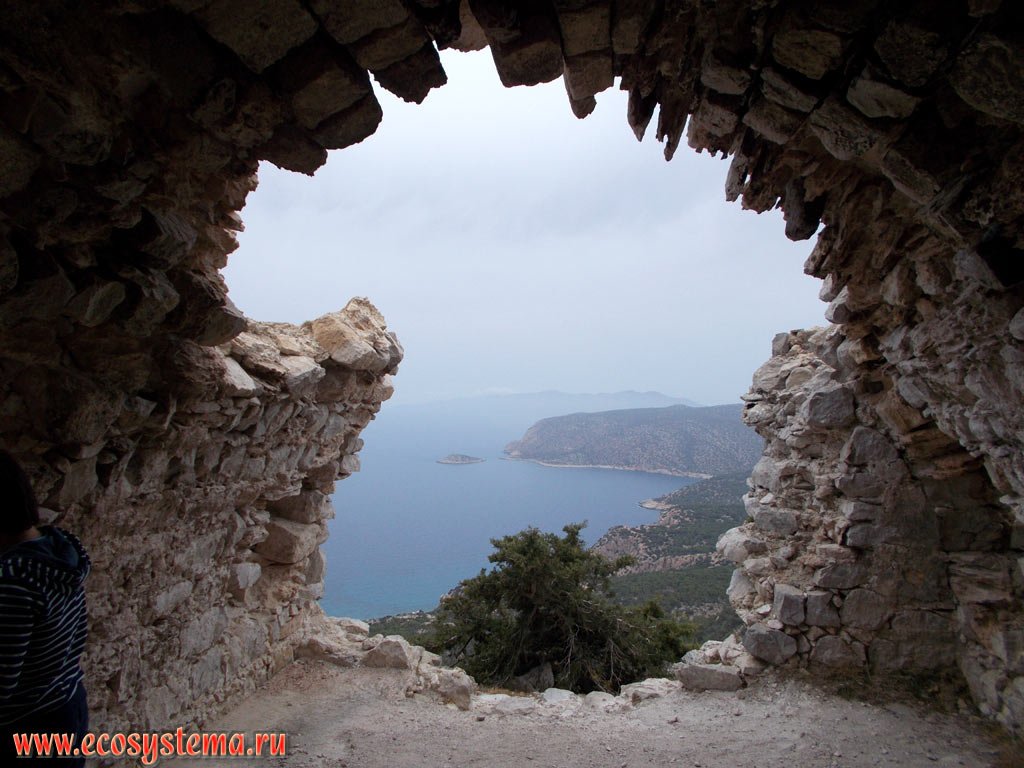      ,  ()     ()     (Monolithos Castle)